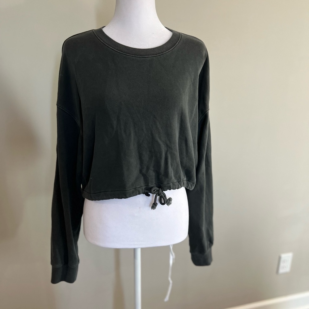 Forever 21 crop top sweatshirt size M